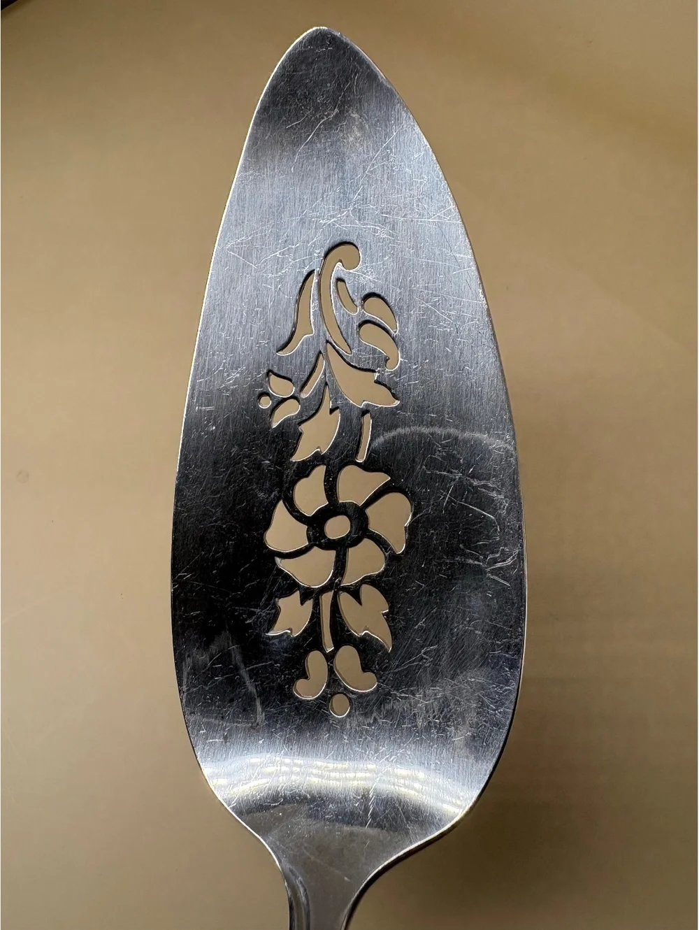 Holmes & Edwards Deep Silver Floral Pierced Pie Cake Server 10.5”